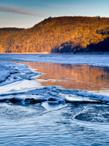 Europe, Germany, Hesse, Vöhl, Kellerwald-Edersee National Park, Eder River on the Hohe Fahrt, dry Edersee, winter atmosphere with ice and snow Europe, Germany, Hesse, Vöhl, Kellerwald-Edersee National Park, Eder River on the Hohe Fahrt, dry Edersee, winter atmosphere with ice and snow